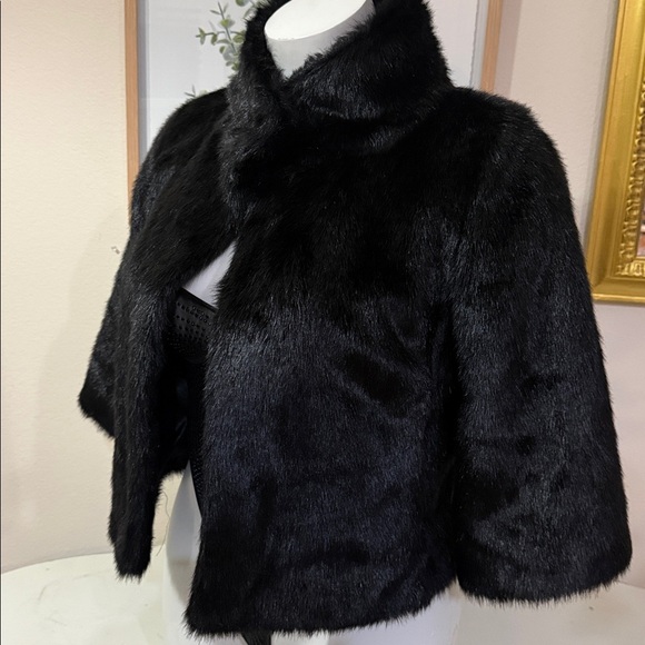 Elegant Black Faux Fur Jacket - Picture 5 of 7